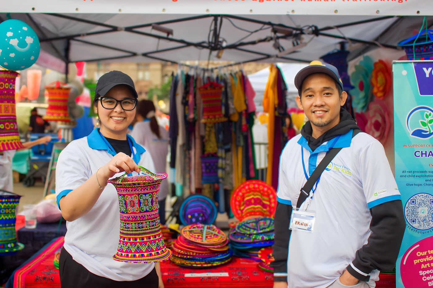 Emprendedores en feria productiva